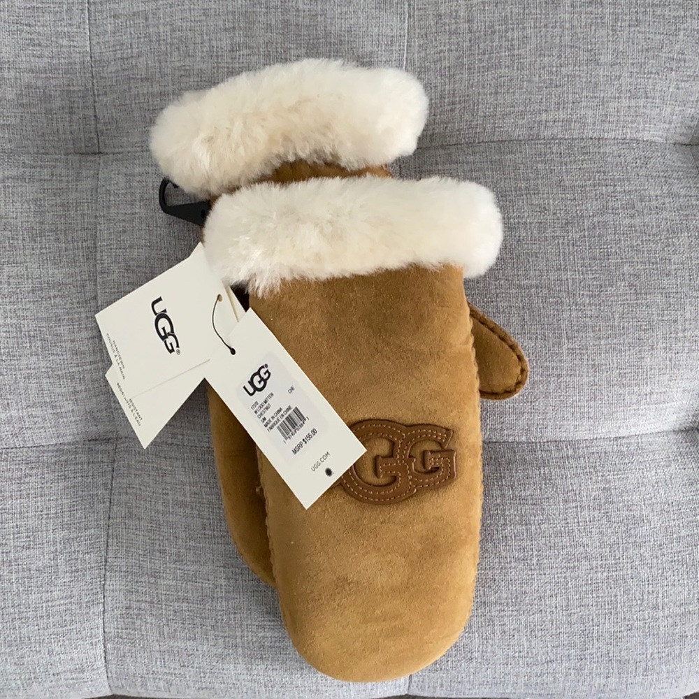 UGG chestnut mittens